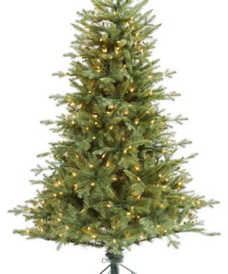 7.5' New Hampshire Spruce Christmas Tree / 650 Warm White Lights